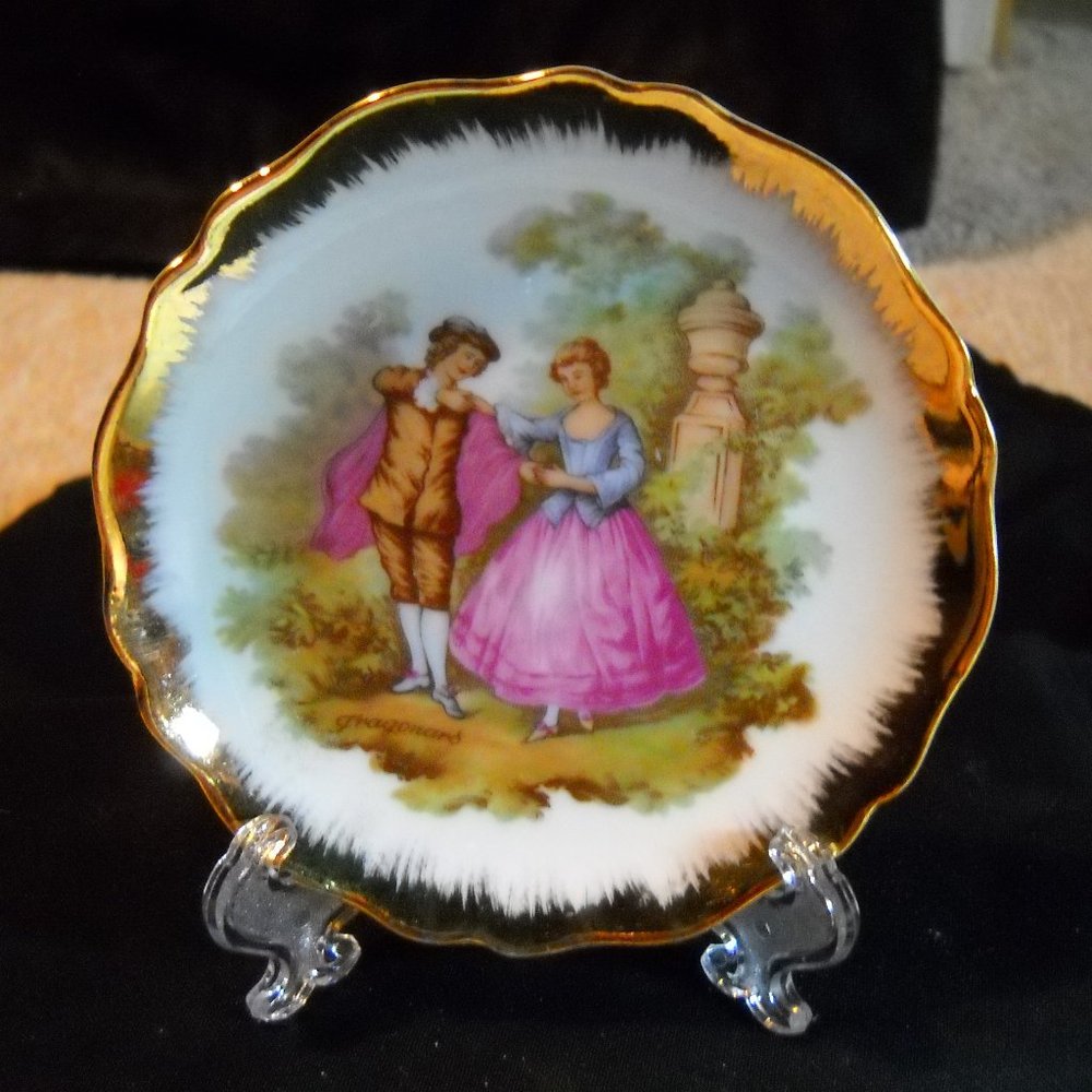 LIMOGES FRANCE PORCELAIN 4-1/2" ROUND TRINKET DISH GOLD TRIM scalloped edge